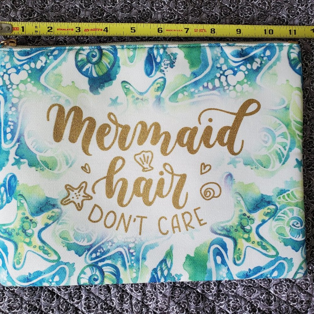 Large hair/cosmetic bag for beach or pool NWOT